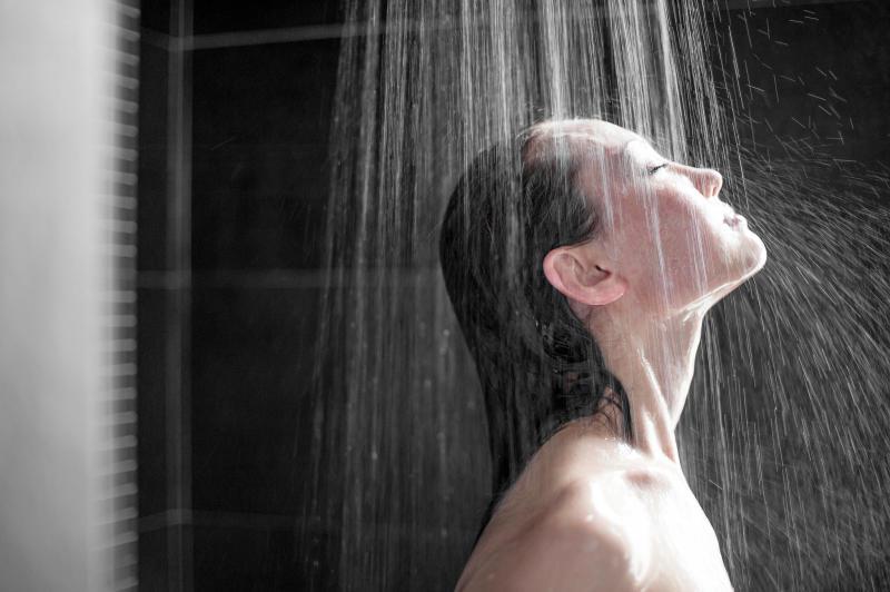 1084216 1274461847 فوائد الاستحمام بالماء البارد على الجسم